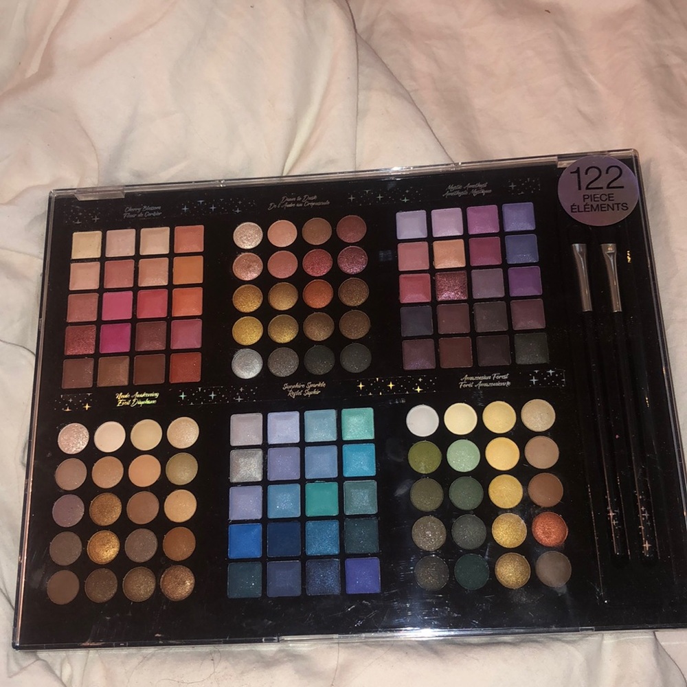 Eyeshadow pallet